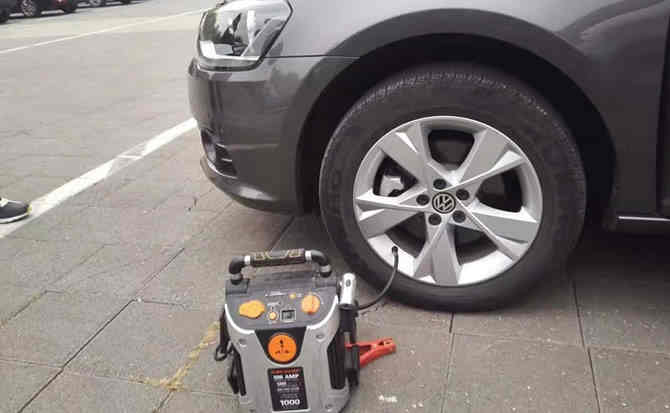萝北汽车搭电案例